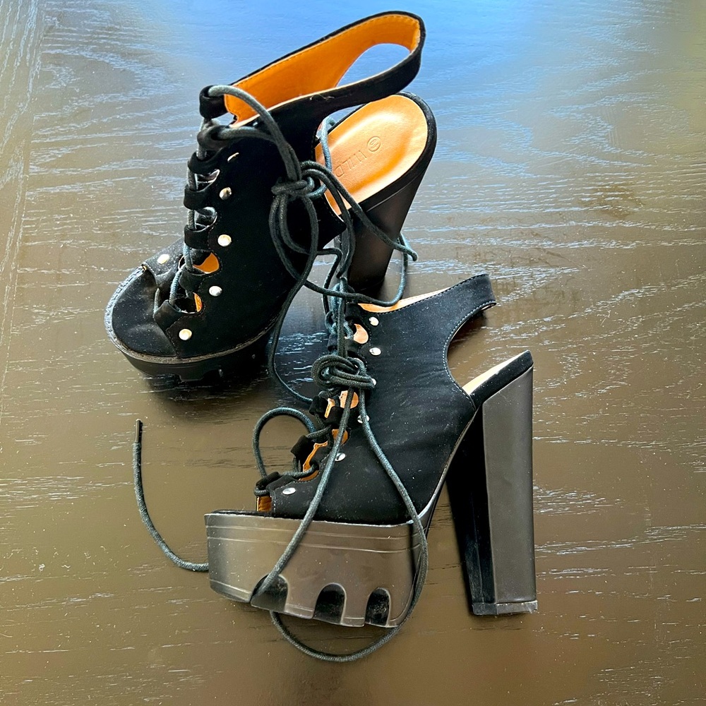 Diva black heels